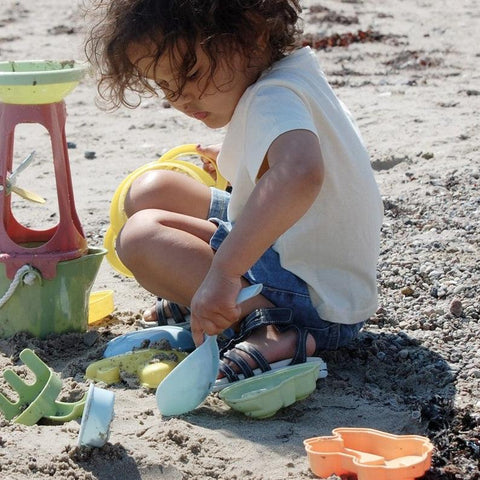 La importancia del contacto con la naturaleza y jugar al aire libre