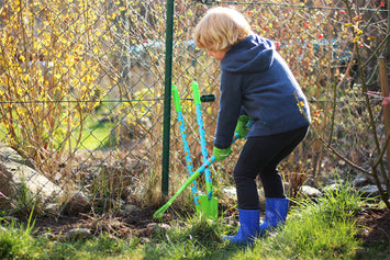 Set de jardinería infantil con carretilla Small Foot. +3 años