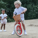 Bicicleta sin pedales roja con cesta - El Árbol y Yo